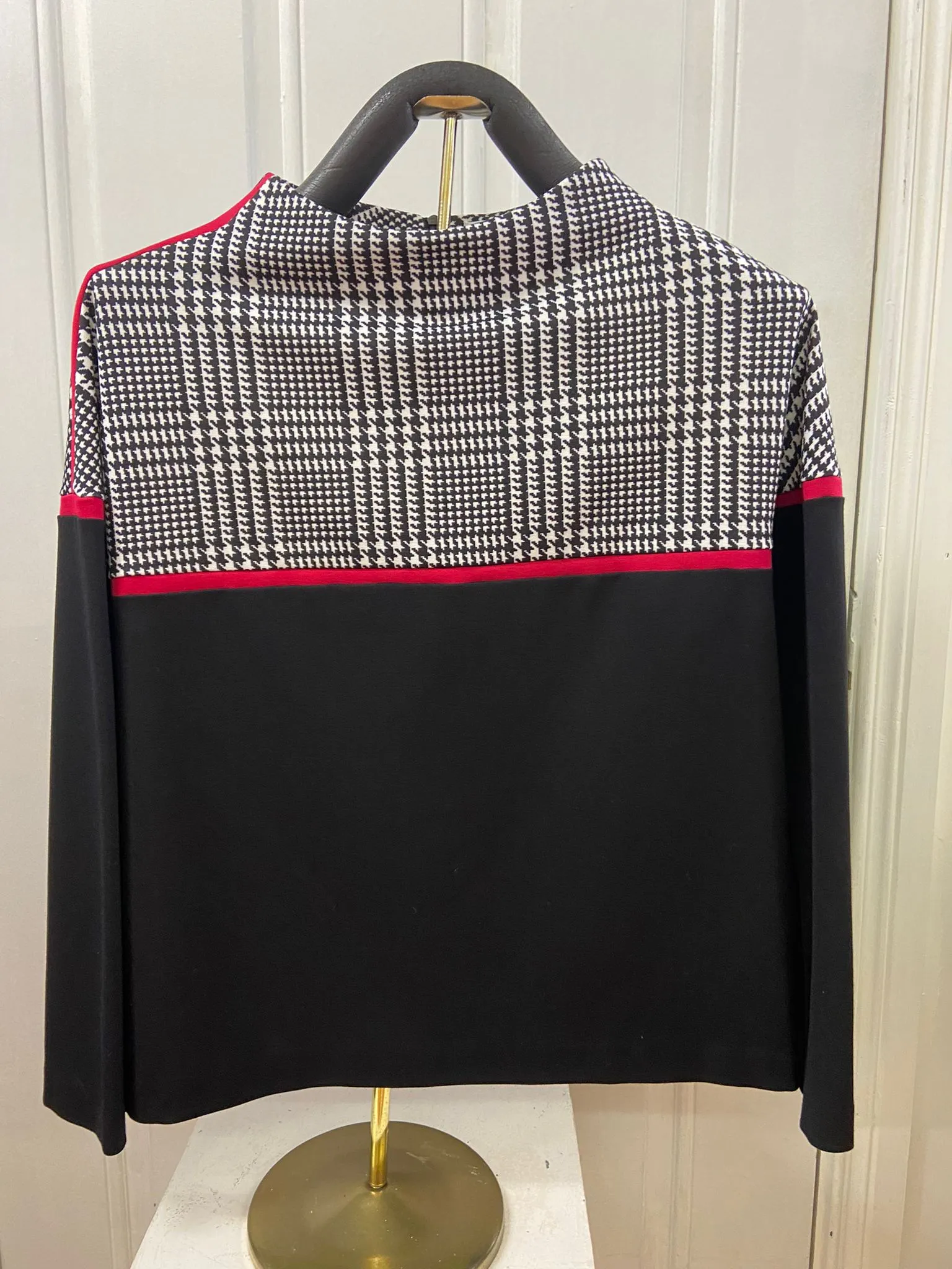 142 Kate Cooper Long Sleeve Black and checkered top