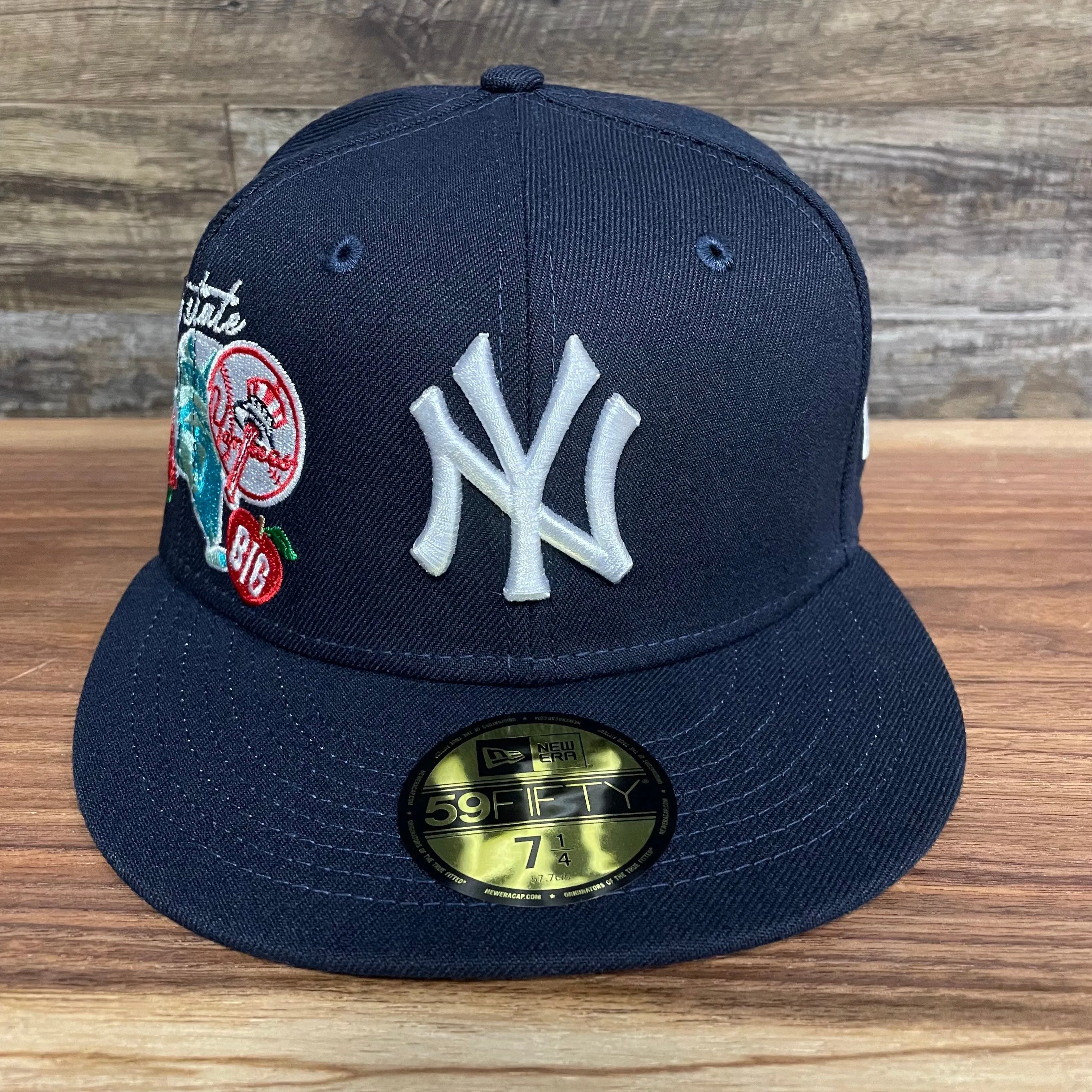 New York Yankees City Cluster Side Patch Gray Bottom Navy 59Fifty Fitted Cap